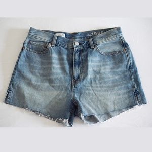 Denim, cheeky, high rise cut off shorts, light blue, distressed, GAP, sz 30 reg.